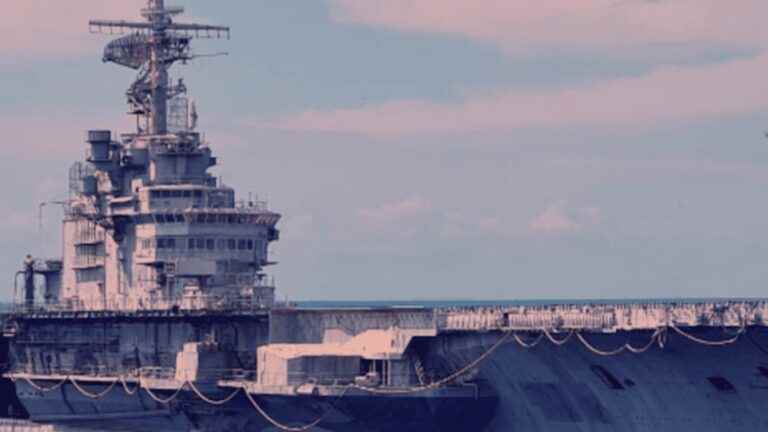 the authorities want to sink the aircraft carrier Foch, former flagship of the French navy