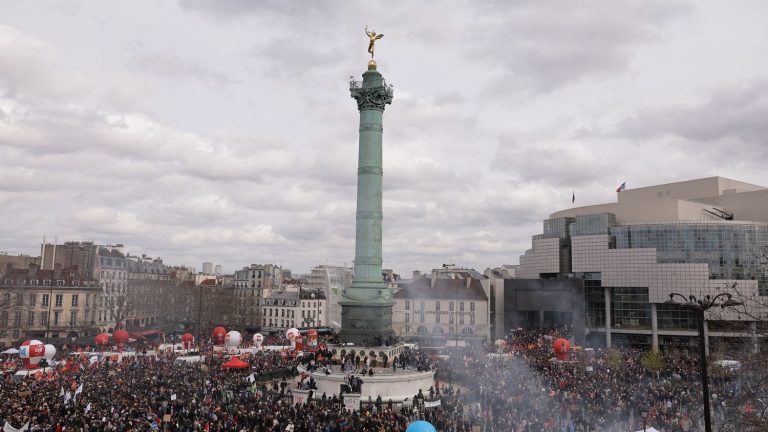 3.5 million demonstrators today according to the CGT, nearly 1.1 million according to the Ministry of the Interior