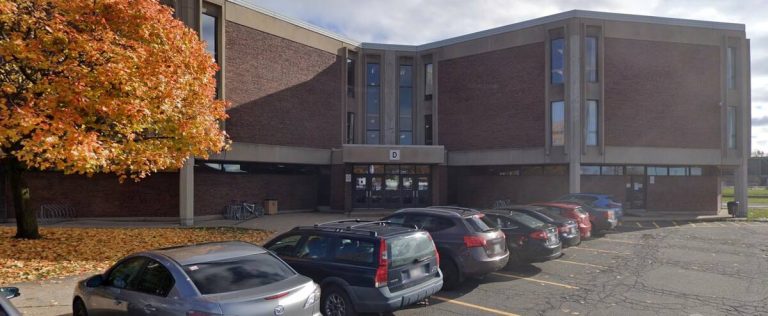 A 15-year-old teenager stabbed in front of a Longueuil high school