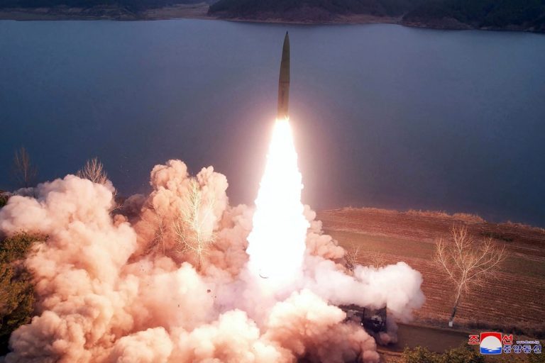 A North Korean intercontinental missile fired towards the Sea of ​​Japan