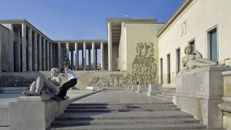 A canvas exhibited at the Palais de Tokyo accused of child pornography by the RN