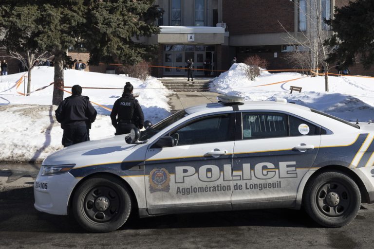 A student attacked with a knife near a school in Longueuil