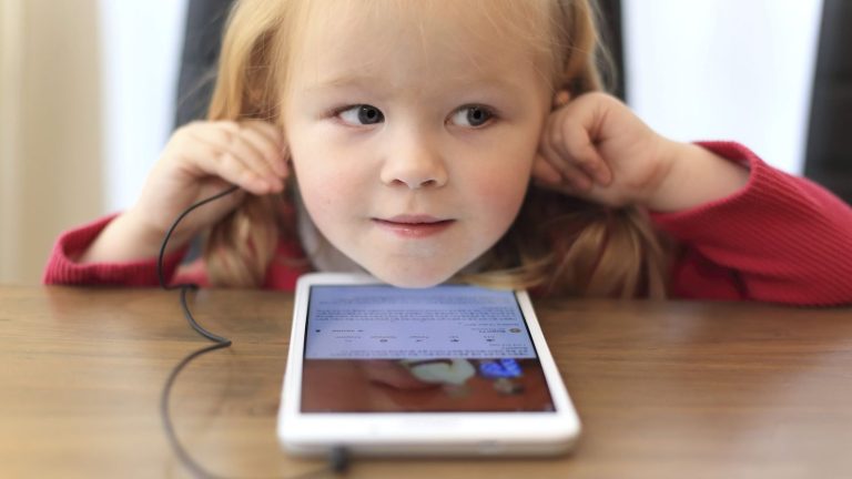 An alert survey on the hearing health of children under 10