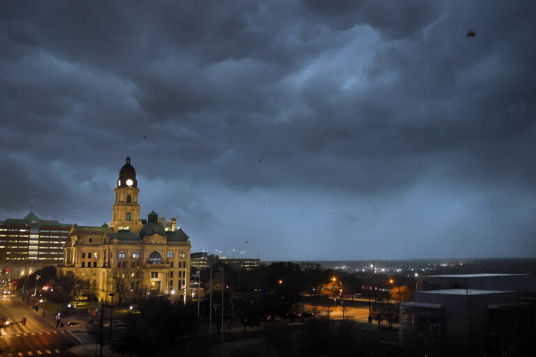 A major storm kills several people in the center of the country