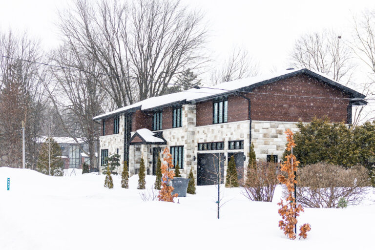 Baie-D’Urfe |  Forced to demolish their roof for a few centimeters too much