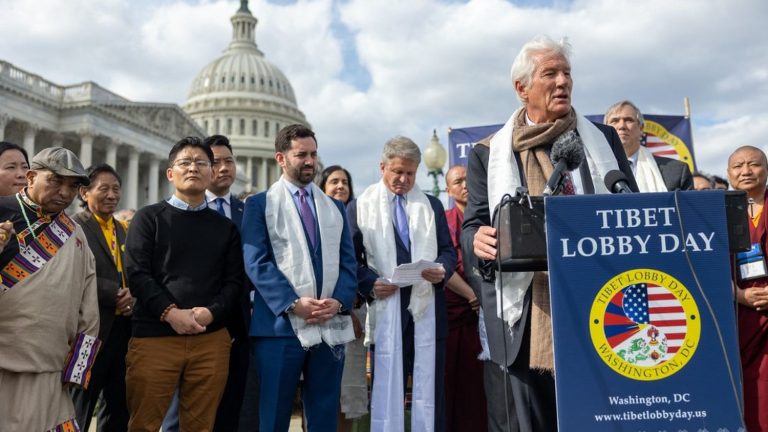 Before the US Congress, actor Richard Gere accuses China of “cruelty” towards Tibetans