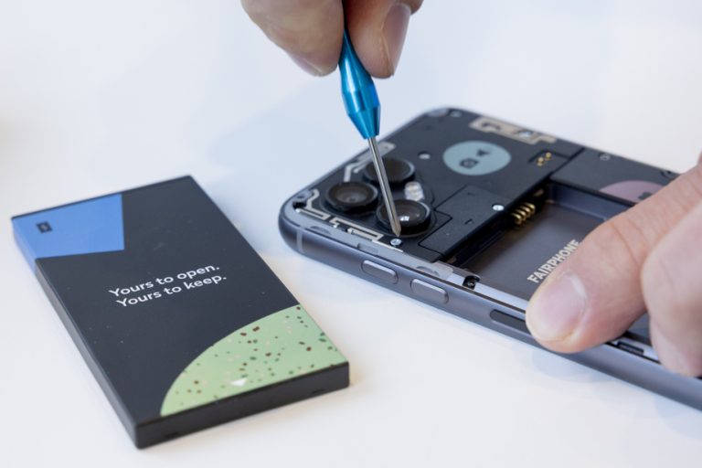 Blue planet, green ideas |  A phone designed to be repaired