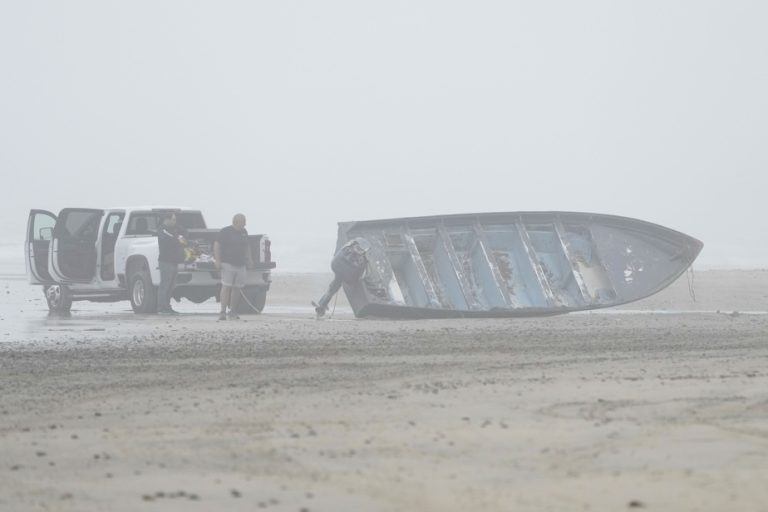 California |  The sinking of two small boats kills eight