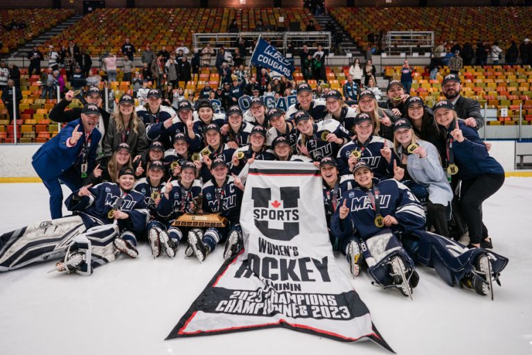 Canadian Women’s University Hockey Championship |  The Stingers narrowly lose