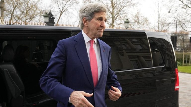 DIRECT.  Follow the interview of John Kerry, special envoy of the American president for the climate, on franceinfo