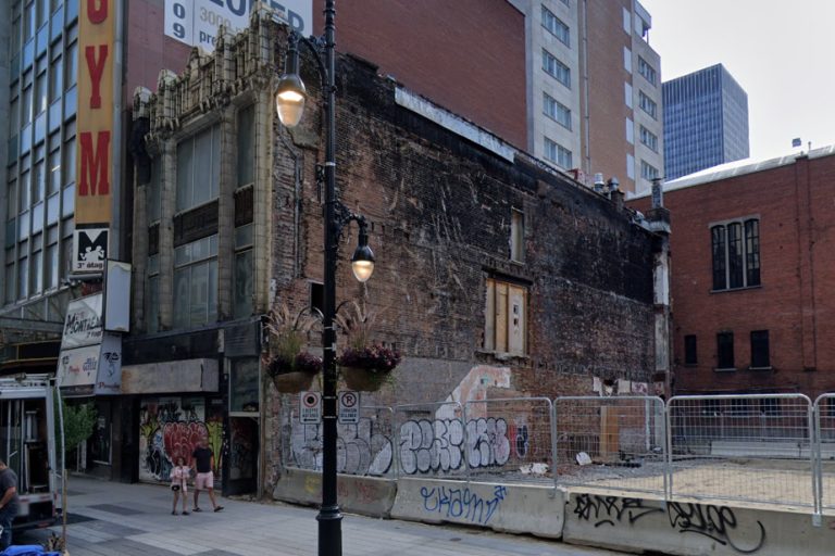 Danger of building collapse |  Rue Sainte-Catherine closed in the city center