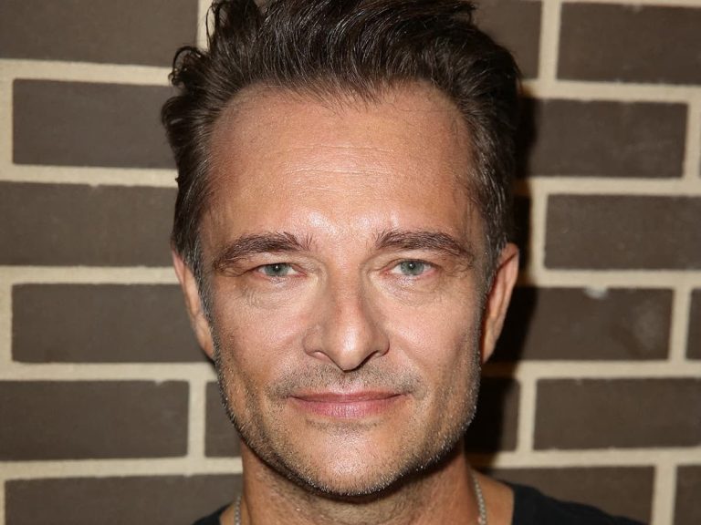 David Hallyday confides in his difficult childhood far from his father Johnny: ”Lack is complicated…”