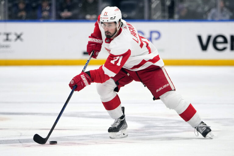 Detroit Red Wings |  Dylan Larkin signs eight-year, $69.6 million deal