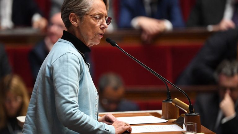 Emmanuel Macron and Elisabeth Borne saw each other Monday evening at the Elysée