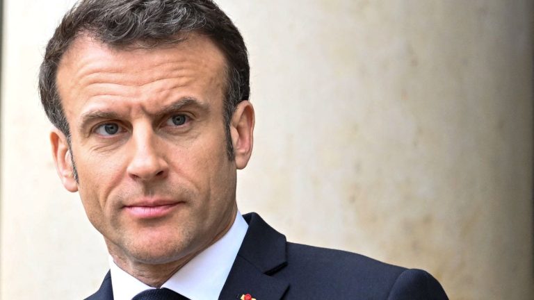 Emmanuel Macron does not intend to dissolve the Assembly, reshuffle the government, or call a referendum