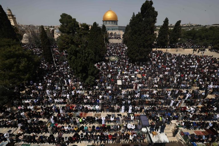 Esplanade of the Mosques of Jerusalem |  Tens of thousands of worshipers gathered for the first Friday of Ramadan