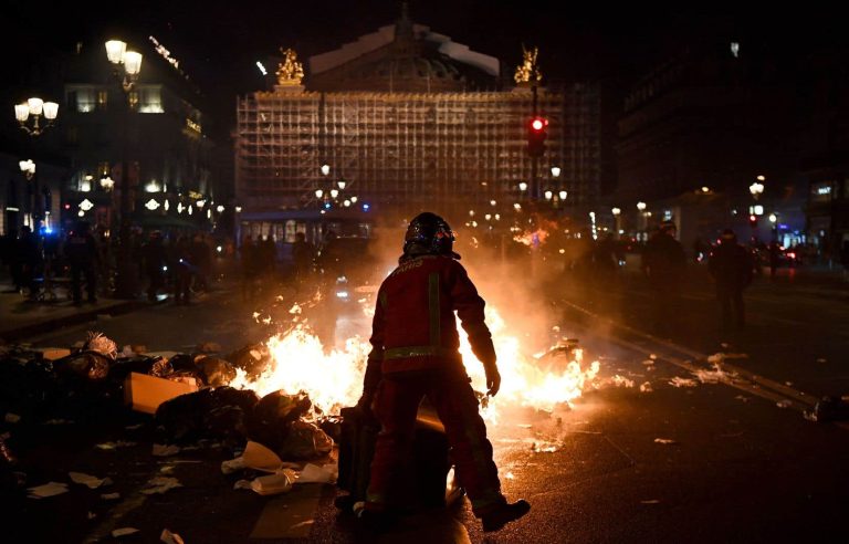 Faced with anger over pension reform, Macron will address the French