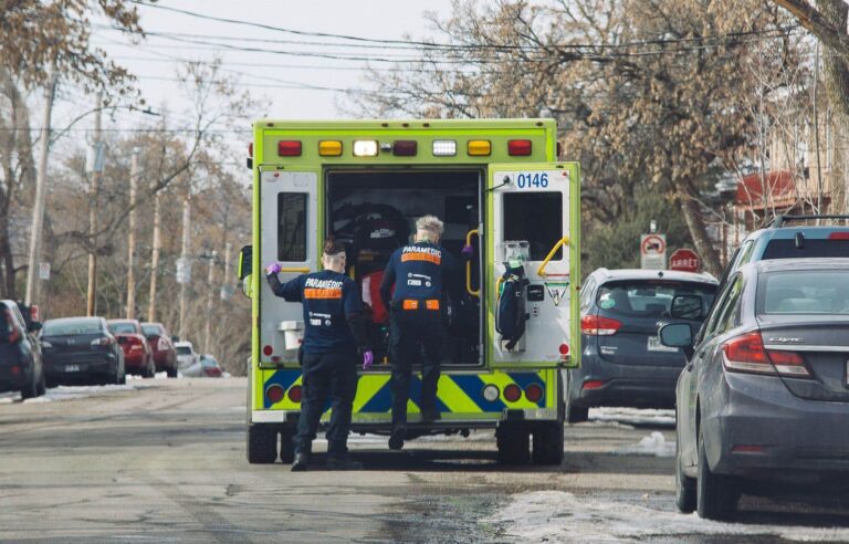 François Legault opens the door to bonuses for paramedics