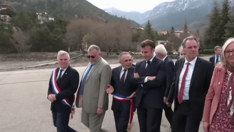 Hautes-Alpes: Emmanuel Macron on a visit under tension in the town of Savines-le-Lac