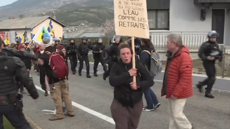 Hautes-Alpes: traveling in the region, Emmanuel Macron experiences a heckled welcome