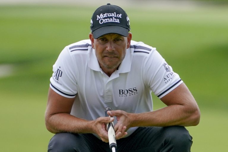 Henrik Stenson hopes for an end to the feud between the PGA and LIV tours