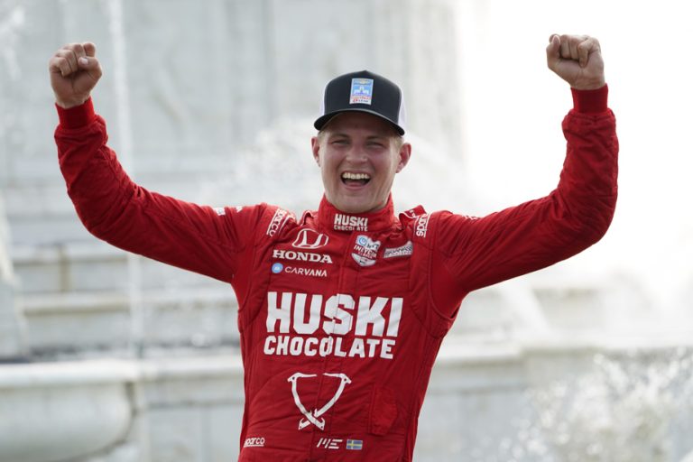 Indycar |  Marcus Ericsson wins the first championship race