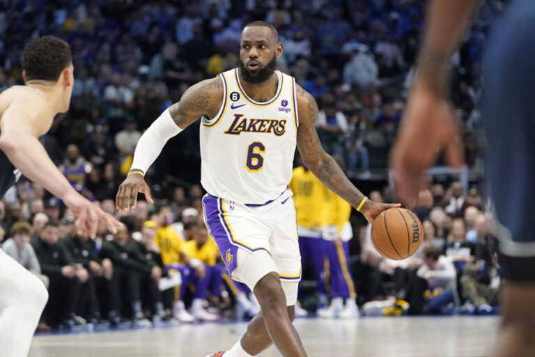 Injured right foot |  LeBron James out at least three weeks