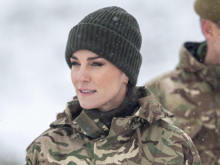 Kate Middleton, committed to the end: even in a total military look, she remains hot!