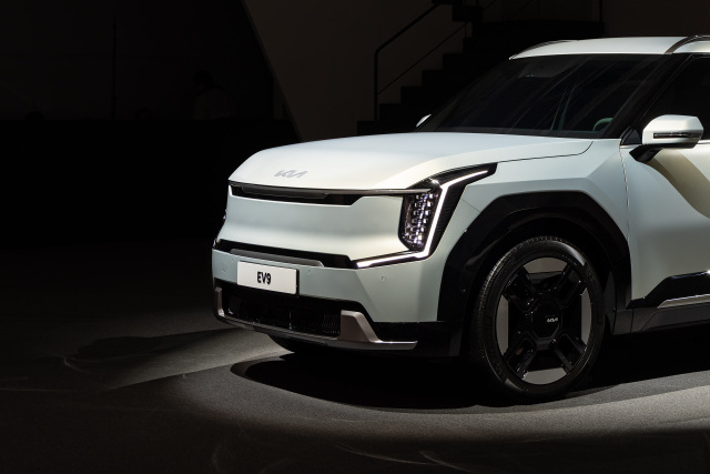 Kia |  First Look at the EV9 Electric Midsize SUV