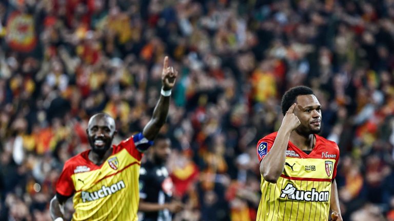 Lens, provisional dolphin, puts pressure on OM