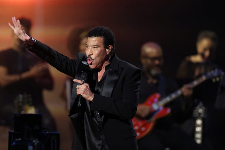 Lionel Richie and Earth, Wind & Fire at the Bell Center