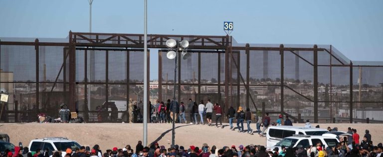 Mexico: more than 1000 migrants try to enter the United States after the tragedy of Juarez