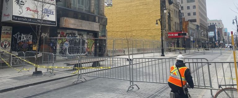 Montreal: a heritage building threatens to collapse in front of the Eaton Center