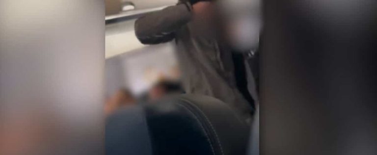 ON VIDEO |  A passenger attacks a crew member with a spoon