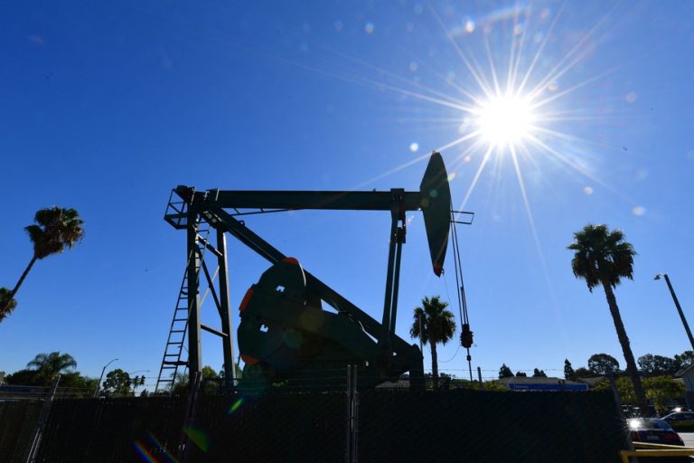 Oil closes up a week that remains losing