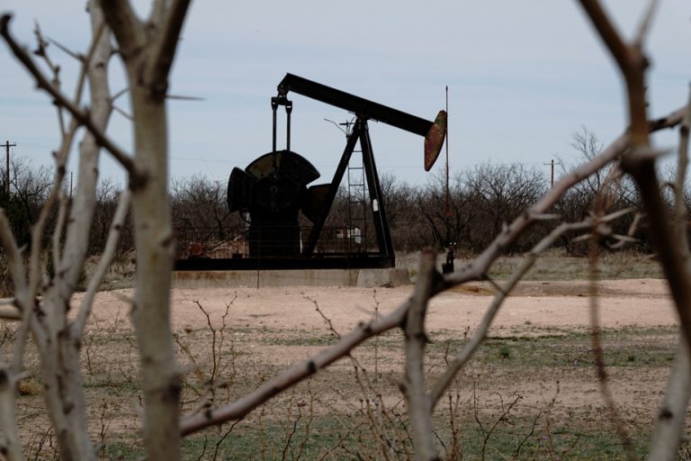 Oil remains on the rise thanks to the dollar and the rebound in US demand