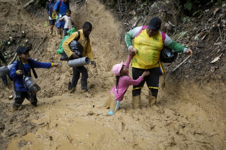 Panamá |  Record numbers of children make their way through the dangerous Darien jungle