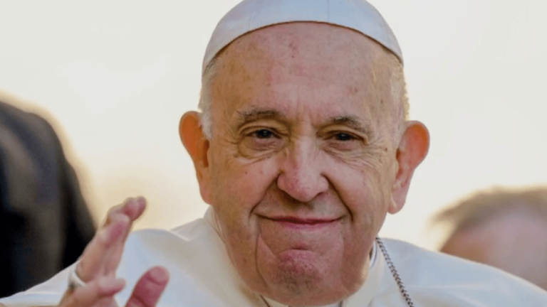 Pope Francis: after a night in the hospital, the sovereign pontiff is better