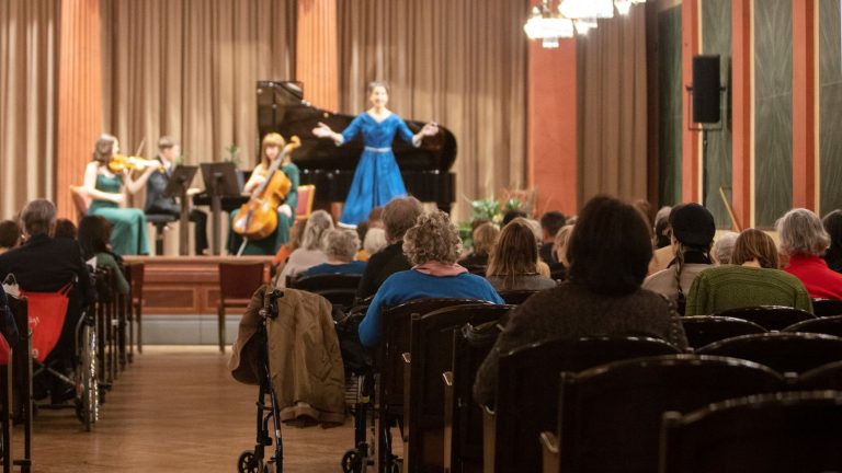 REPORTING.  In Austria, “Souvenir” concerts are offered to people with dementia