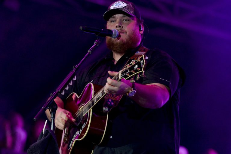 Review of Gettin’ Old, by Luke Combs |  An inhabited singer