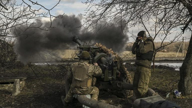 Russian troops continue to advance in Bakhmout