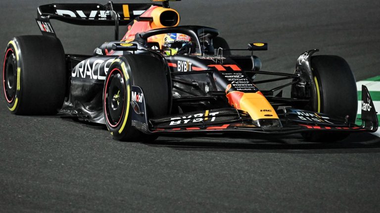 Sergio Pérez wins the Saudi Arabian GP ahead of Max Verstappen, who started 15th