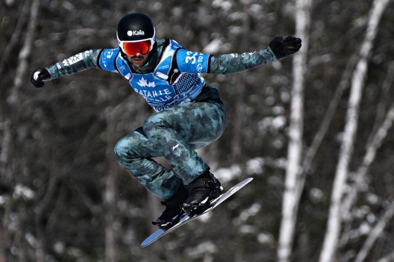 Snowboardcross World Cup |  Eliot Grondin earns another podium at Mont-Sainte-Anne