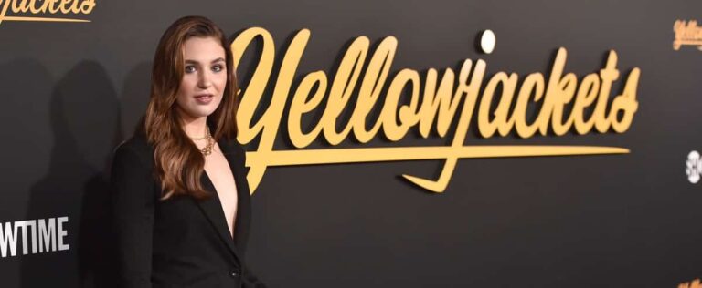 Sophie Nélisse pregnant in “Yellowjackets”