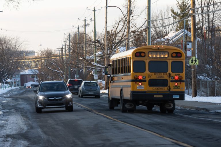 South Shore of Montreal |  Securing a street in the middle of a school zone divides elected officials