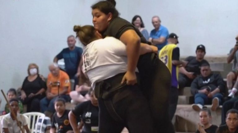 Sports: in Brazil, sumo is also practiced between women