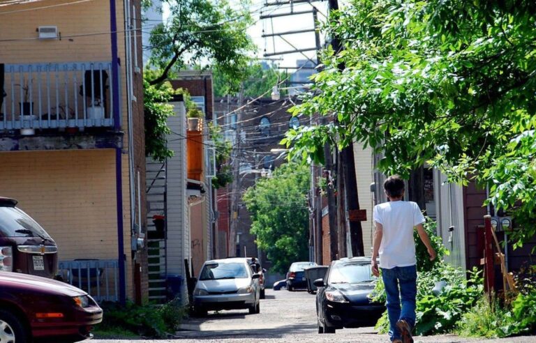 The City of Quebec is considering acquiring its orphan streets