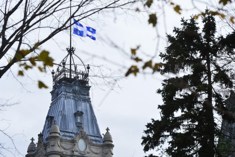 Three years of pandemic |  The Quebec flag lowered for the victims