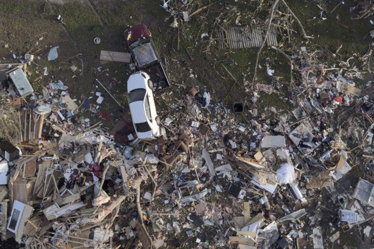 Tornadoes |  Mississippi faces heartbreaking images