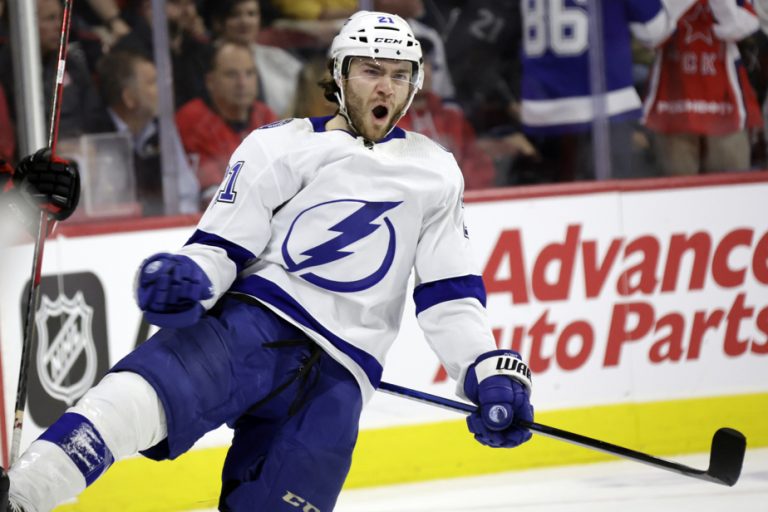 Tuesday in the NHL |  The Lightning find their way to victory ahead of the Hurricanes